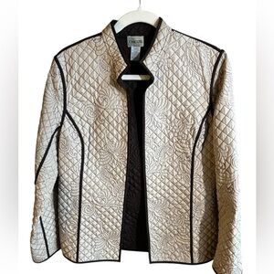 Chico's size 0 quilted ivory/cream jacket with open front and paisley pattern.